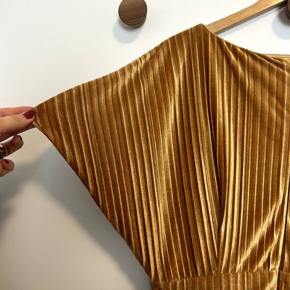 Alexia Admor Veronica Gold Pleated Velvet Midi Dress Lg Short Sleeve Boat Neck - Picture 3 of 16